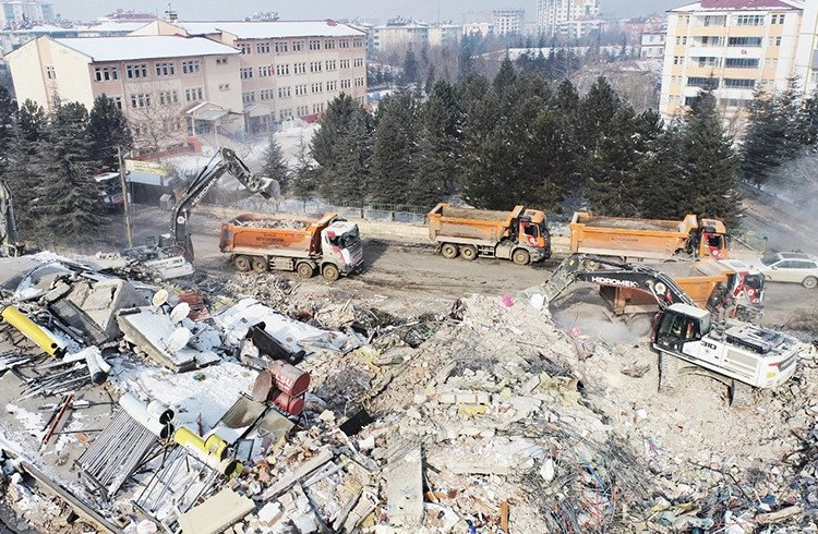 Samsun Büyükşehir Belediyesi, Elbistan’da 400 bina enkazını kaldıracak Görseli