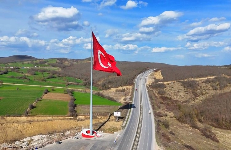 'Türkiye'nin en büyük bayrağı' Samsun semalarında Görseli