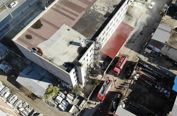 Tekstil fabrikasının deposunda yangın çıktı Görseli