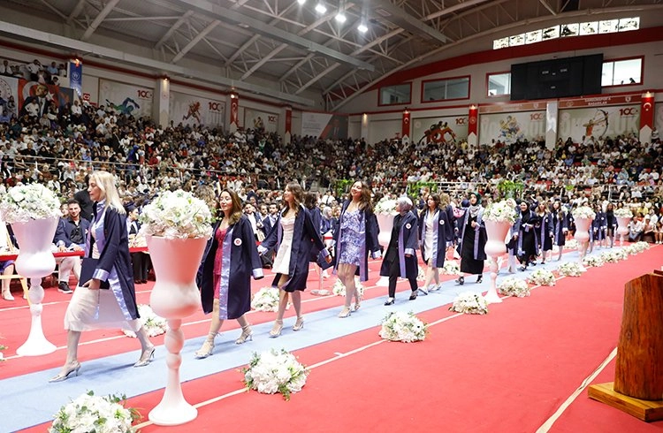 Samsun Üniversitesi’nde mezuniyet töreni düzenlendi Görseli