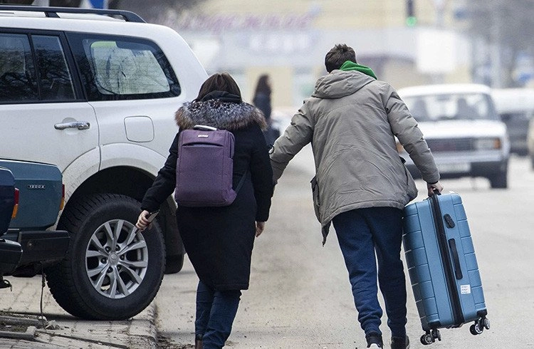 Ukrayna'dan Komşu Ülkelere Geçen Mültecilerin Sayısı 4,5 Milyonu Geçti Görseli