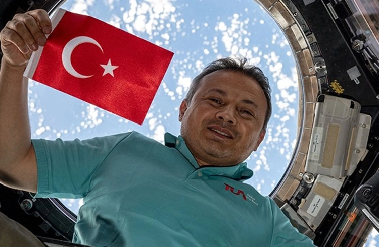 Türkiye'nin ilk Türk astronotu dünyaya geri dönüyor Görseli