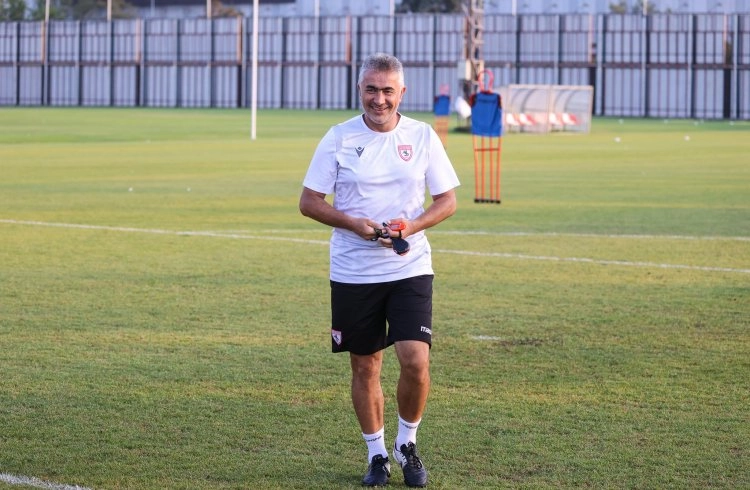 Samsunspor'da Teknik Direktör Mehmet Altıparmak uyarılarda bulundu... Görseli