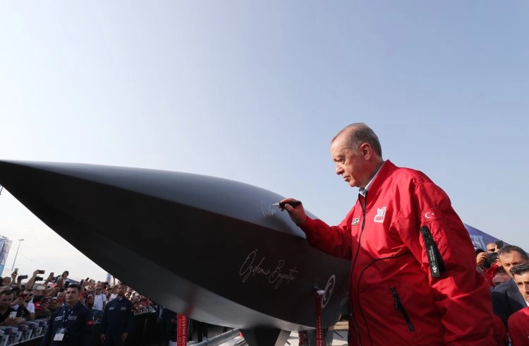 Cumhurbaşkanı Erdoğan Kızılelma’ya imza attı Görseli