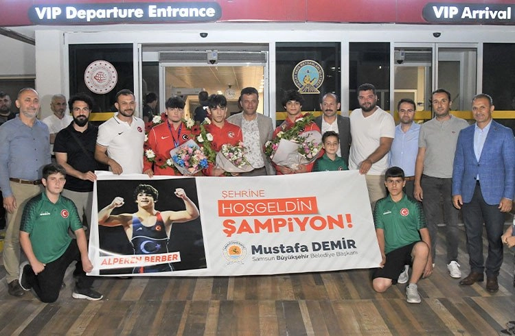Büyükşehir'in Dünya Şampiyonu sporcusuna sürpriz karşılama Görseli