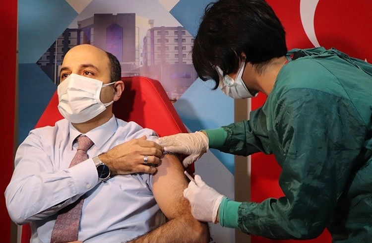 Samsun'da sağlıkçılar aşı olmaya başladı Görseli