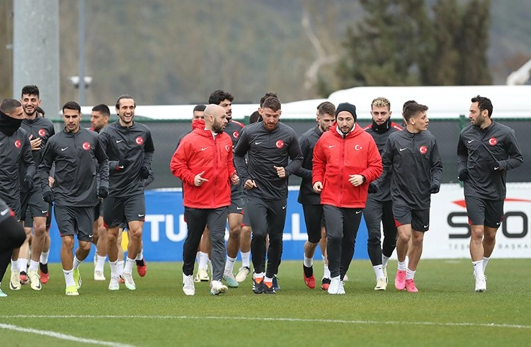 A Milli Futbol Takımı hazırlık maçı için bugün Macaristan’a gidiyor Görseli