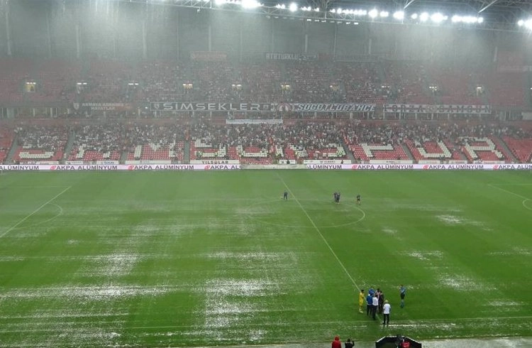 Yağış nedeniyle ertelenen Samsunspor-İstanbulspor maçının tarihi açıklandı Görseli