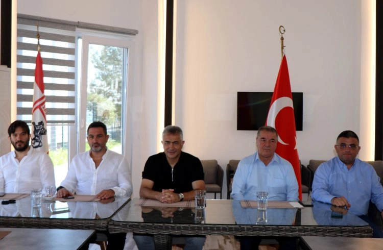 Samsunspor'da Teknik Direktör Mehmet Altıparmak açıklamalarda bulundu Görseli