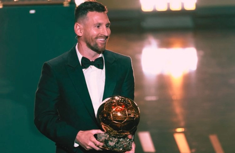 Altın Top (Ballon d'Or) ödülünü Lionel Messi kazandı Görseli