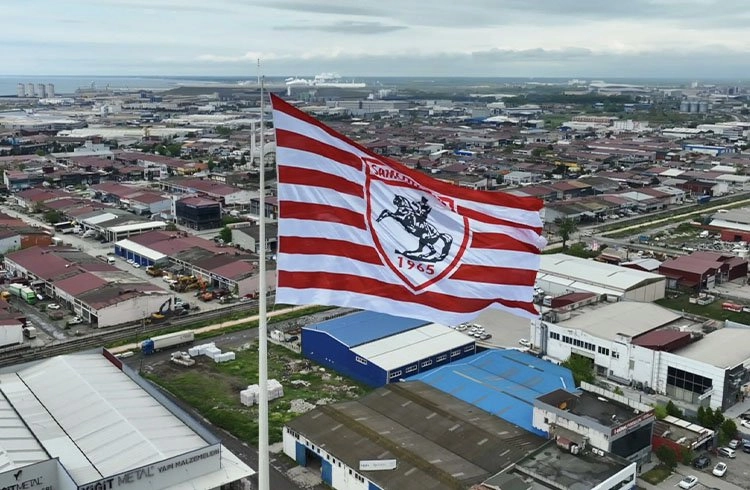 Dünyanın en büyük kulüp bayrağı Samsunspor'un... Görseli