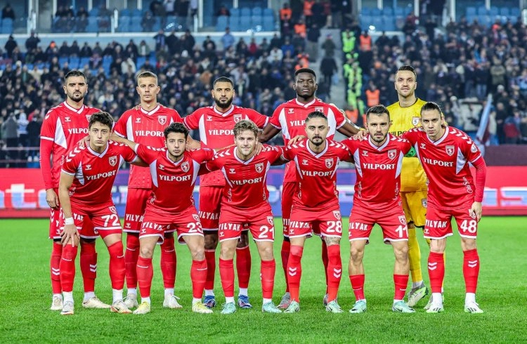 Y. Samsunspor deplasmanda Trabzonspor'a mağlup oldu Görseli
