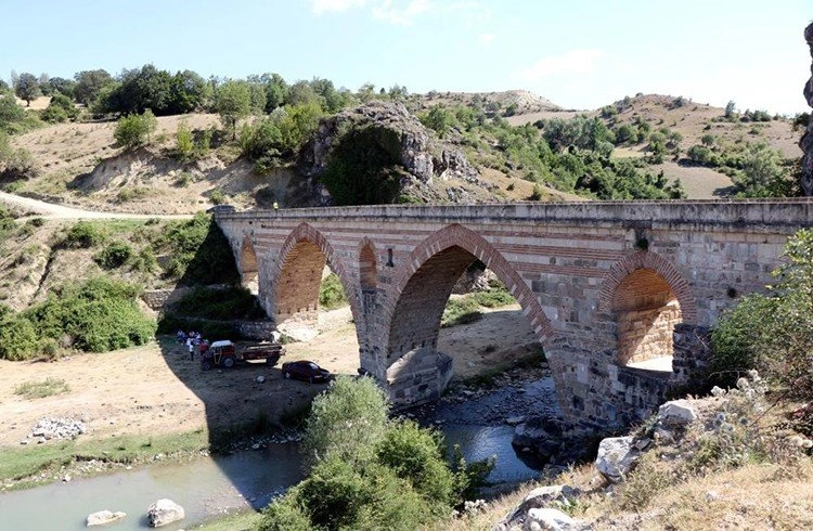 Kemerinde mescit bulunan tarihi köprü 7 asırdır ayakta Görseli