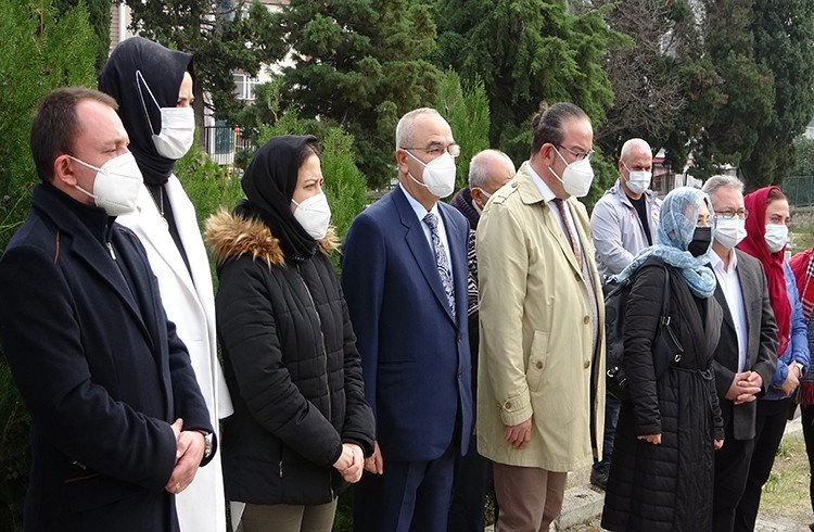 Doktor Aynur Dağdemir mezarı başında anıldı Görseli