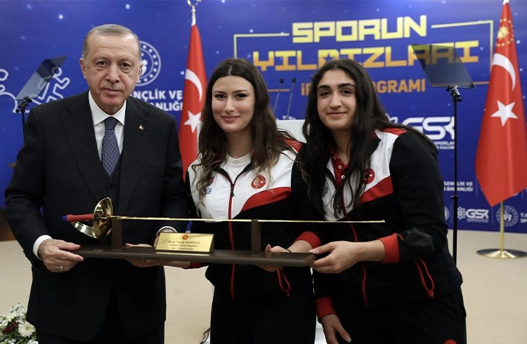 Cumhurbaşkanı Erdoğan, sporcularla iftarda buluştu... Görseli