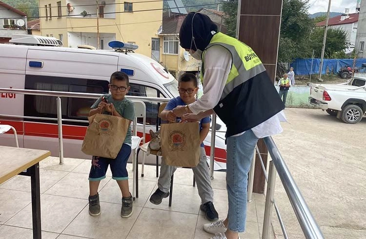 Samsun Büyükşehir Belediyesi'nden sel mağdurlarına psikolojik destek Görseli