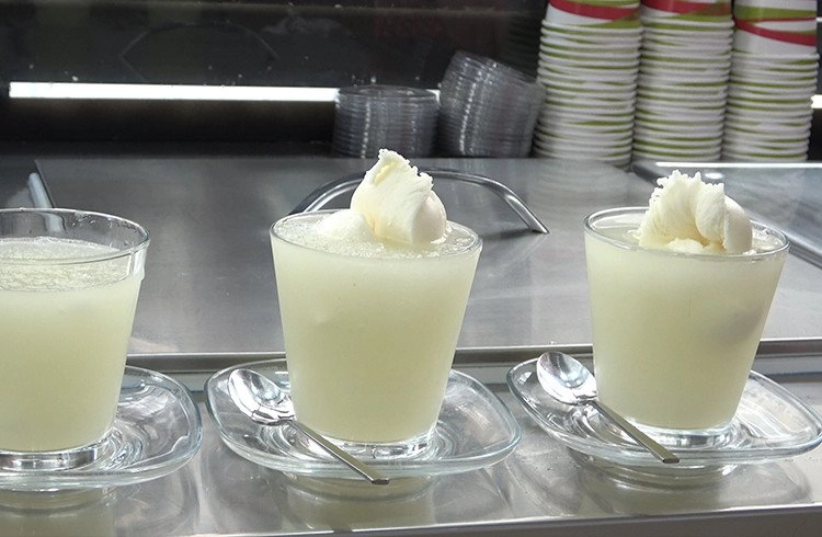 Bu bambaşka bir lezzet: Limonatalı Dondurma Görseli