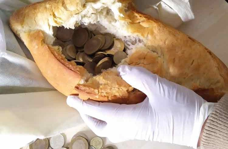 Dilenci operasyonu : Ekmek arasından bozuk para çıktı Görseli