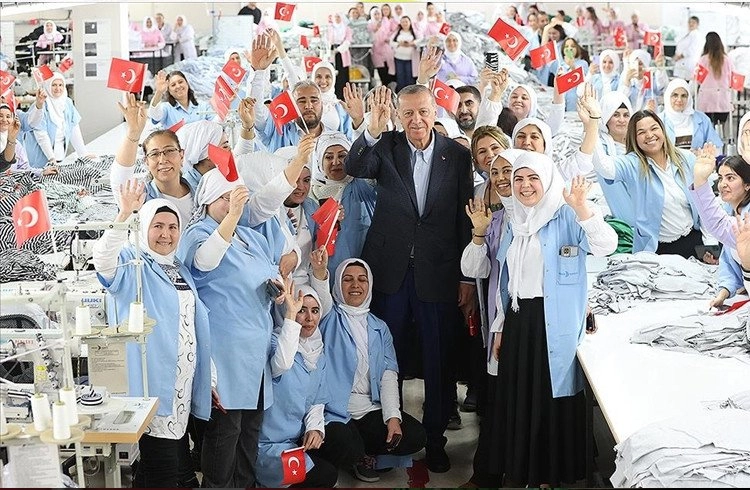 Cumhuriyet tarihinin rekoru! Cumhurbaşkanı Erdoğan açıkladı Görseli