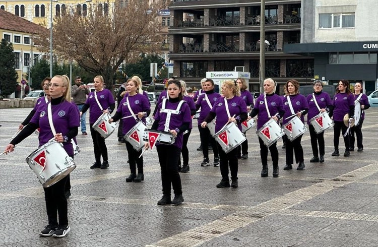 Cumhuriyet Kadınları Bando Takımı'ndan 'Kadınlar Günü' gösterisi Görseli