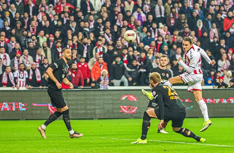 Yılport Samsunspor sahasında Galatasaray’a 2-0 mağlup oldu Görseli