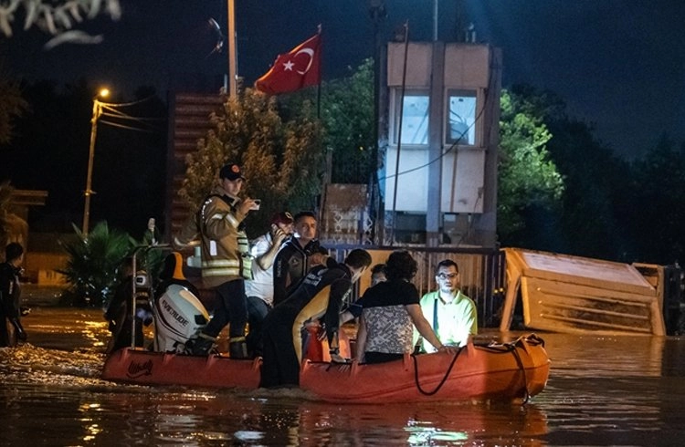 İstanbul'da sel felaketi Görseli