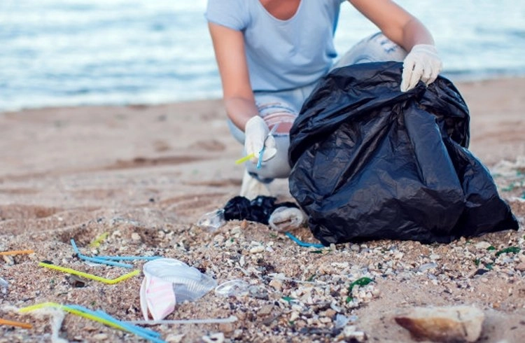 Deniz çöplerinin yüzde 80'i plastik Görseli