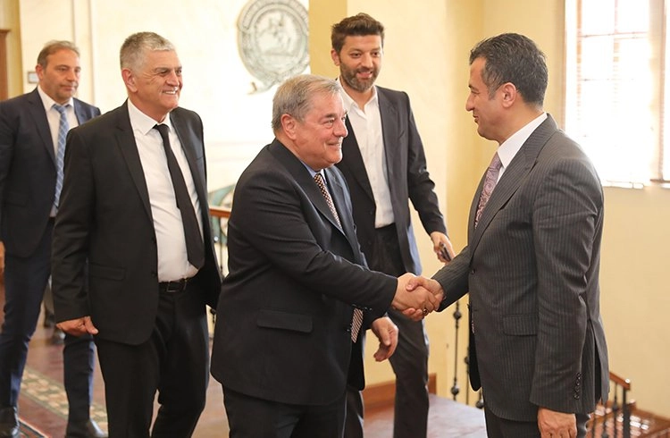 Samsunspor yönetimi Büyükşehir Belediye Başkanı Halit Doğan’ı ziyaret etti Görseli