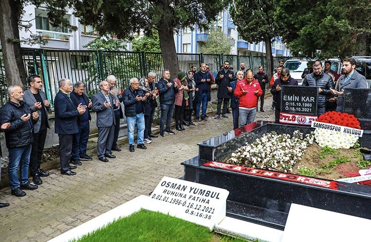 Samsunspor'da efsane kaptan mezarı başında anıldı Görseli