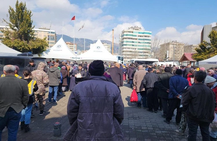 365 bin afetzede Büyükşehir’in yemek çadırından faydalandı Görseli
