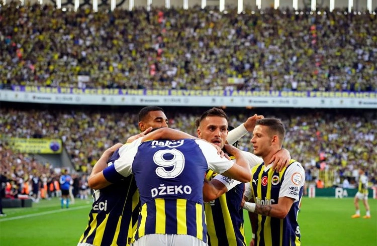 Fenerbahçe, Süper Lig'de 4'te 4 ile devam ediyor Görseli