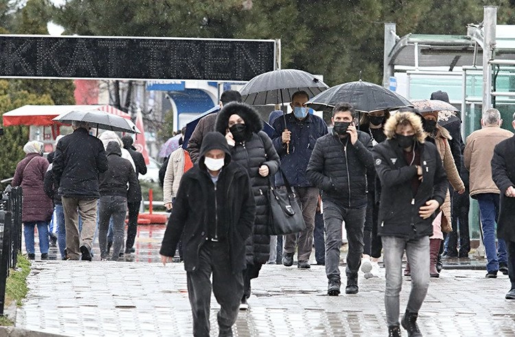 Samsun'da Vatandaşlar Maske Takmayı Sürdürüyor Görseli