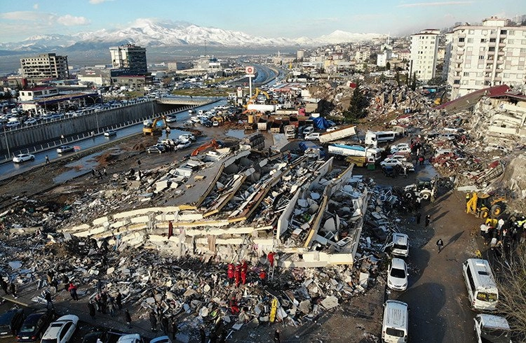 Depremde hayatını kaybedenlerin sayısı 44 bin 374’e yükseldi Görseli
