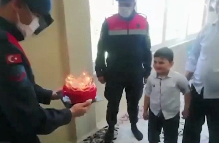 Jandarmadan şehit çocuğuna sürpriz doğum günü Görseli