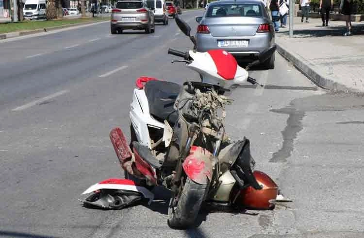 Otomobil ile motosiklek çarpıştı: 2 yaralı Görseli