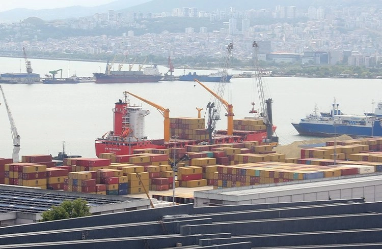 Samsun'da ihracat ithalata fark attı Görseli