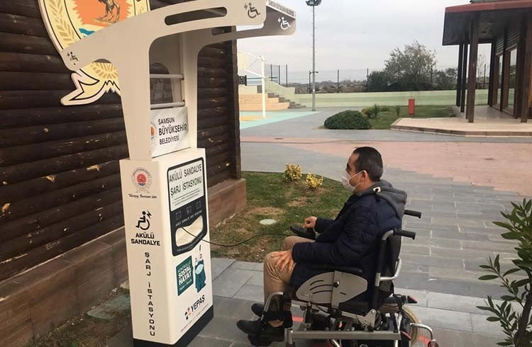 Engelli araçları için şarj istasyonu Görseli