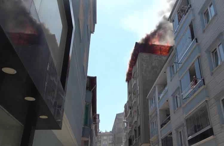 Samsun'da yangın : Alevler arasında can pazarı Görseli