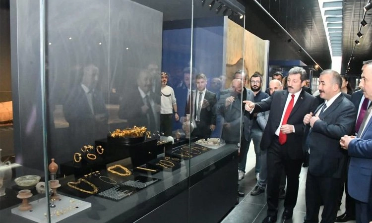 Karun Hazinesi'nden sonraki Türkiye'de bulunan en değerli hazine olan "Amisos Hazinesi" yeniden gün yüzüne çıktı Görseli