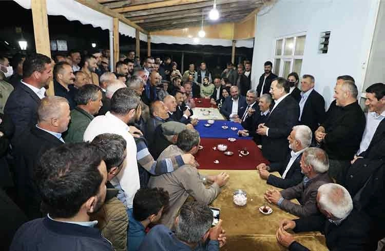 Başkan Demir, Tekkeköy’de vatandaşlarla iftar yaptı Görseli