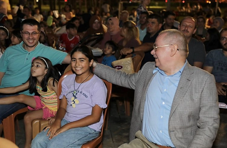 Başkan Demir, çocuklarla birlikte film izledi Görseli
