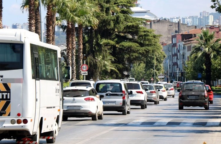 Samsun'da 2023 Temmuz ayı itibarıyla trafiğe kayıtlı araç sayısı 437 bin 891 oldu. Görseli